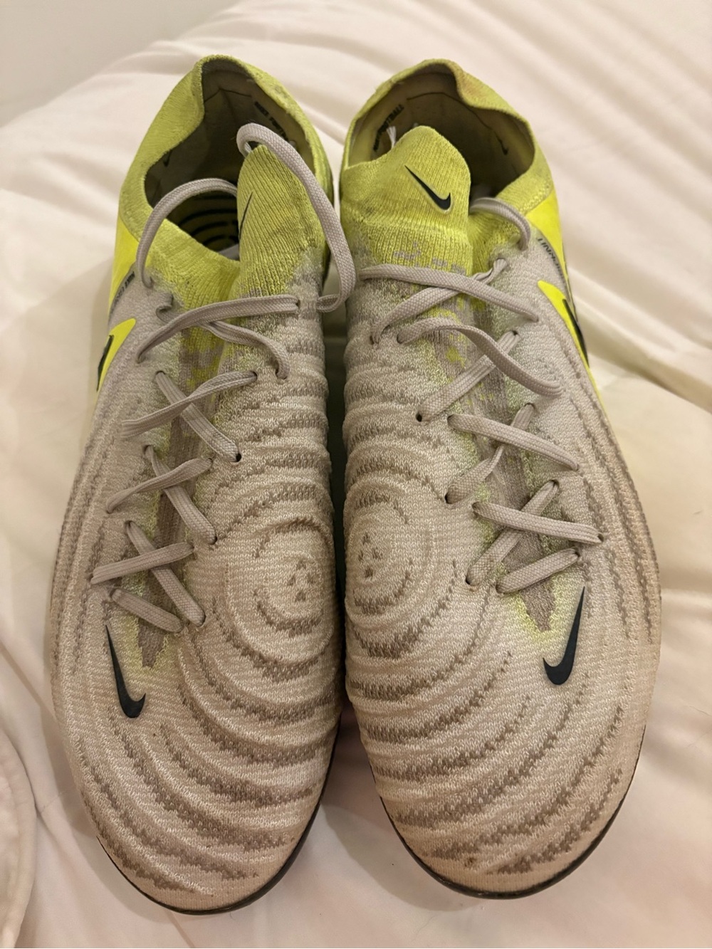 Nike Phantom Soccer Cleats Mens Size 7 $100 (colors gray + lime)